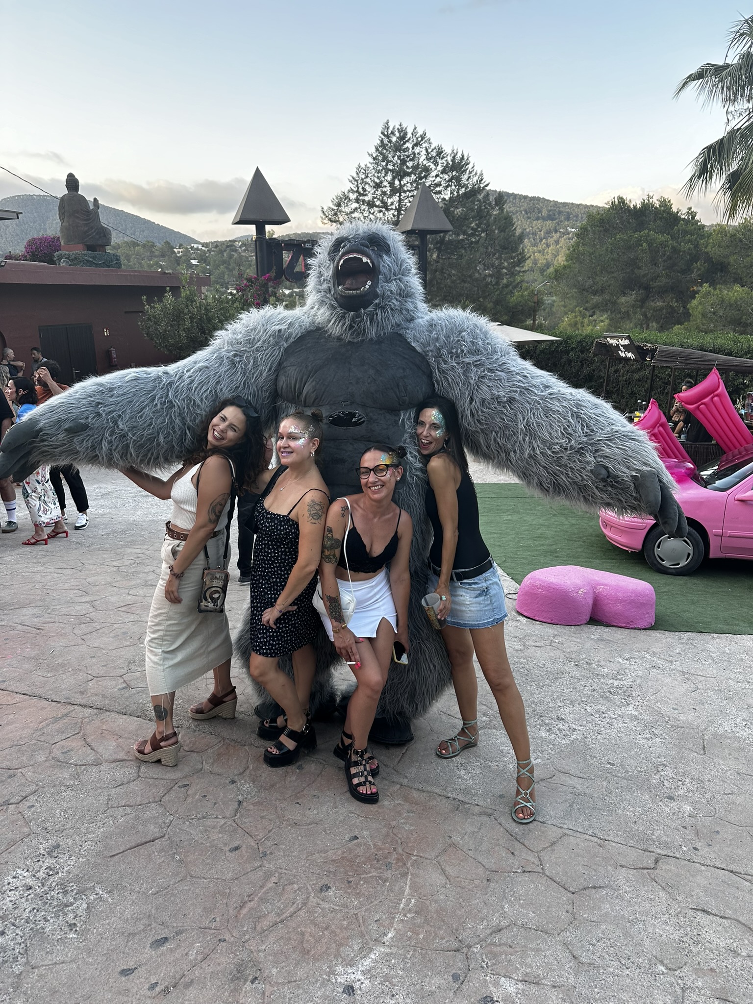 INFLATABLE GORILLA — Crazy & Visual performer, Performance Lab Ibiza